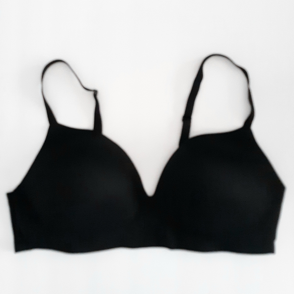 VS Incredible Padded Wireless Bra 38B